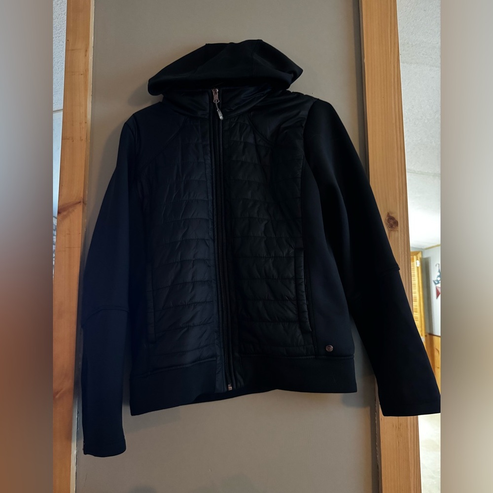 Carrie Underwood’s Calia Athletic Collection Hooded Puffer Jacket in Black